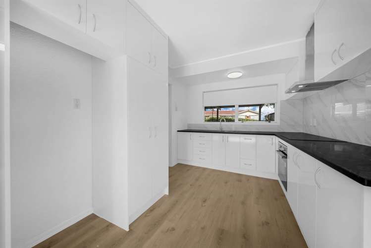 2/84B Great South Road_3