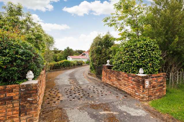 TEAM LEWIS - COUNTRY LIFE CLOSE TO TOWN