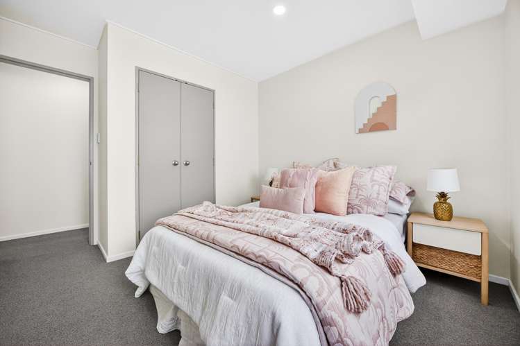 1/70B Carlisle Road Browns Bay_16