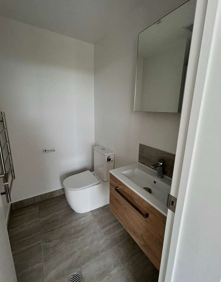 2/8 Treasure Lane Te Atatu South_5