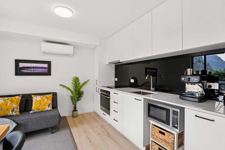 3/14 Fryer Street Queenstown_6