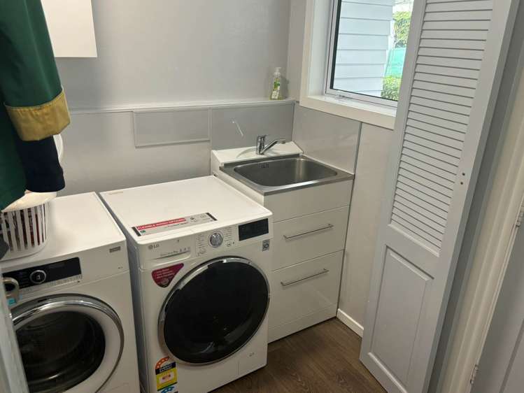 102a Titirangi Road New Lynn_24