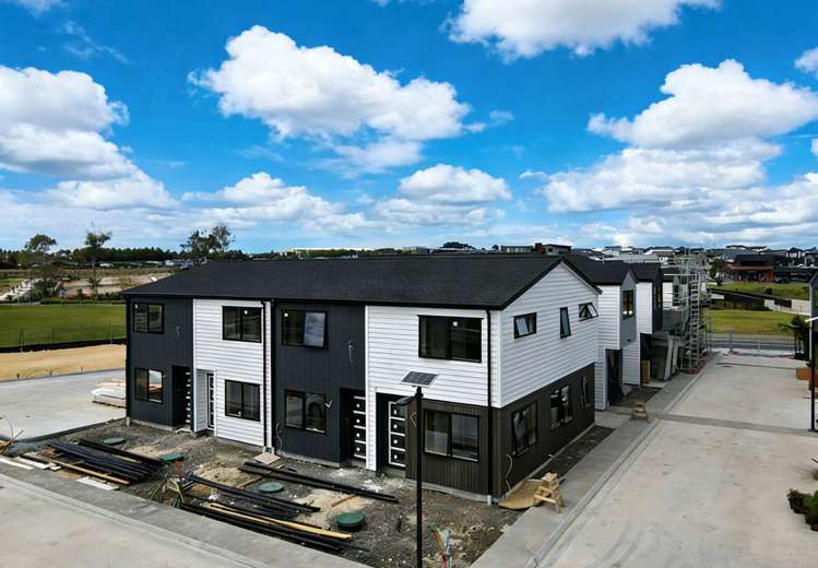 2/75 Te Taruna Drive_0