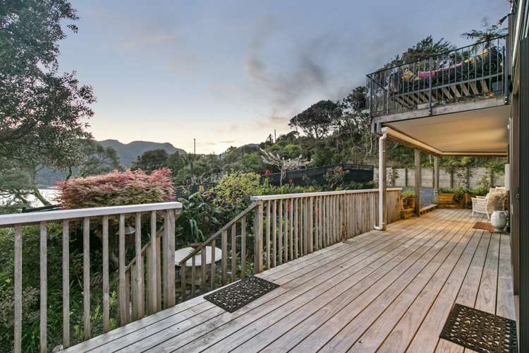 1133 Huia Road Huia_16