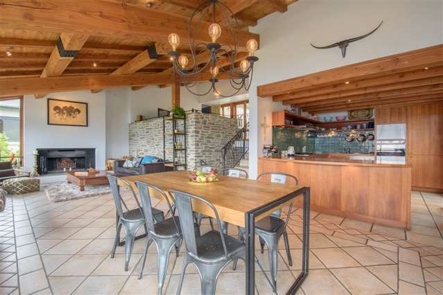 143 Wynyard Crescent Fernhill/Sunshine Bay_2