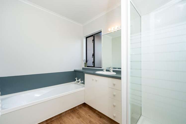 8 Bishops Close Greenmeadows_19