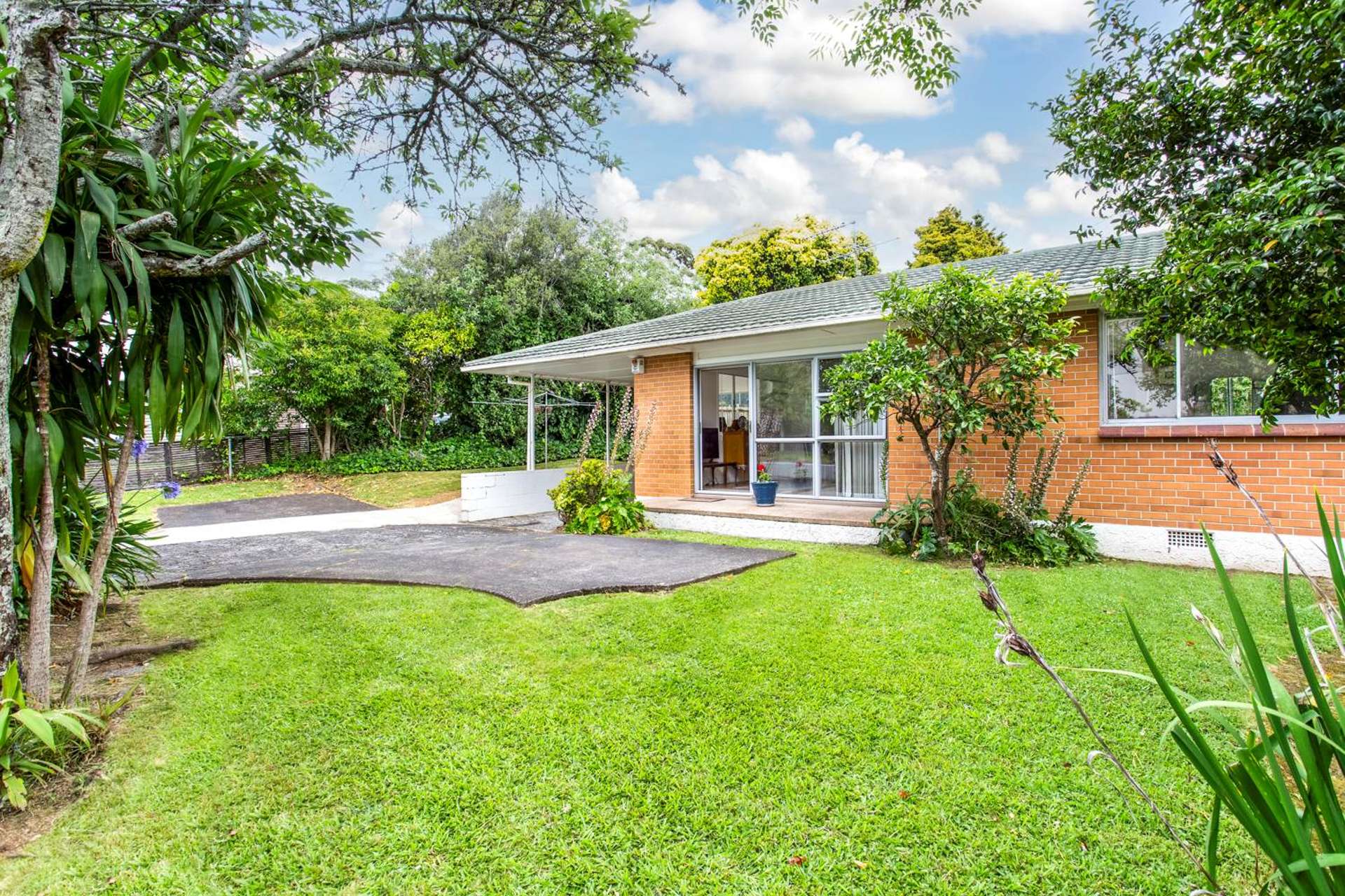 2/73 Vodanovich Road Te Atatu South_0