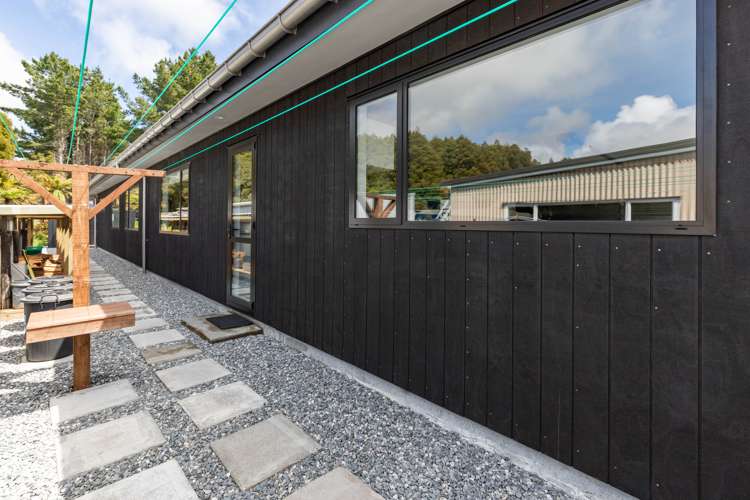 23 Pandora Avenue Camerons_23