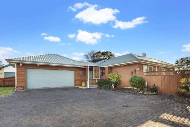 Freehold Oasis in a Stunning Location!