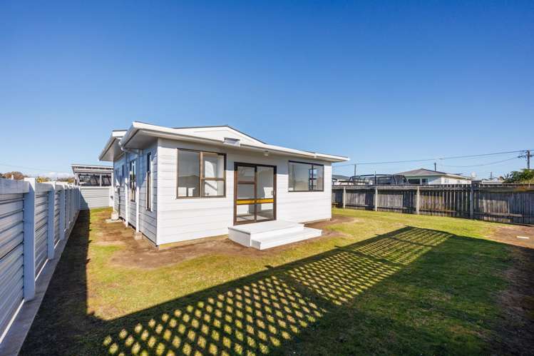 1 Warren Street Foxton Beach_17