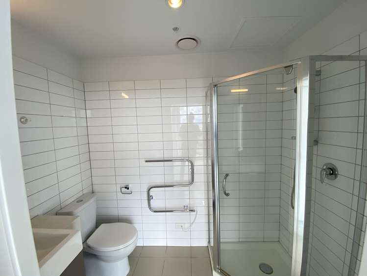 4g/84 Gunner Drive Te Atatu Peninsula_13