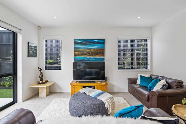 302 Jack Lachlan Drive Beachlands_10