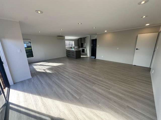 2/247 East Coast Road Mairangi Bay_4