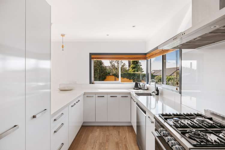 2/203 Oceanbeach Road Mount Maunganui_6