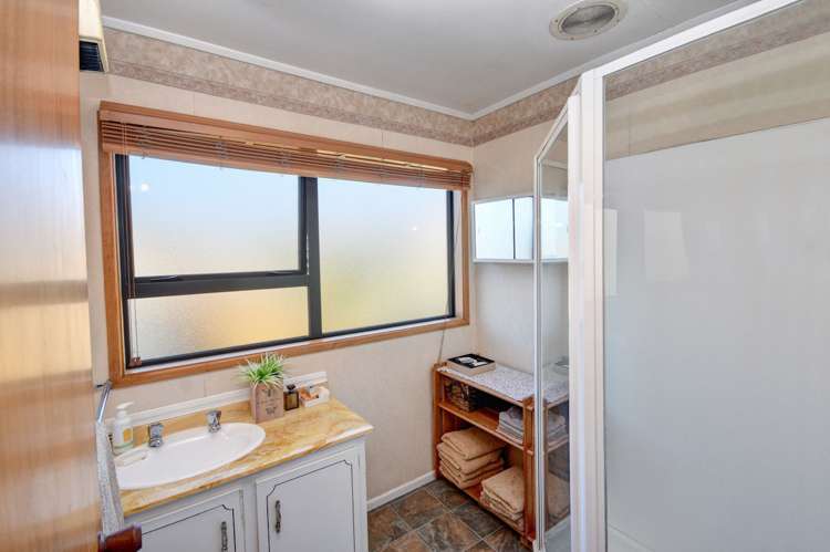 13 Clariton Avenue Green Island_17