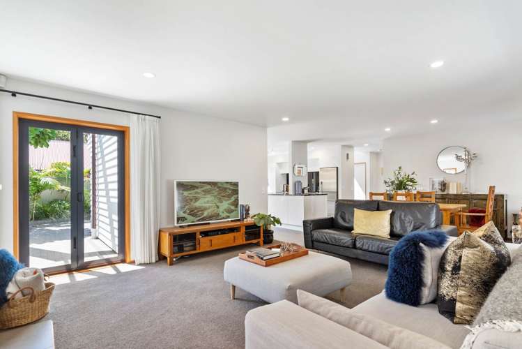 42 Oakwood Grove Eastern Beach_3