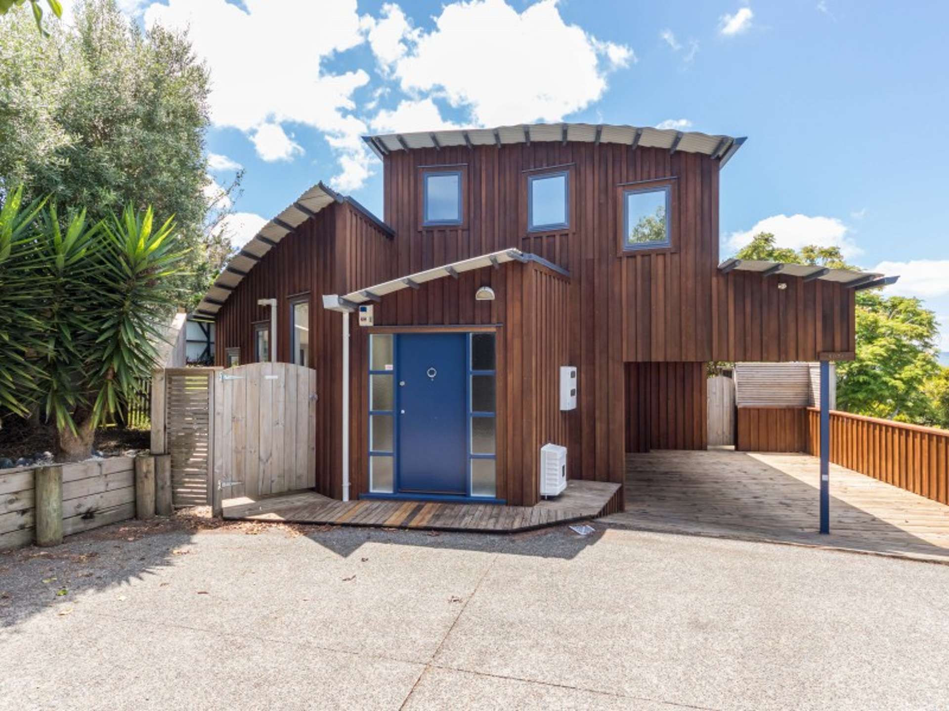 2/607 Glenfield Road Totara Vale_0