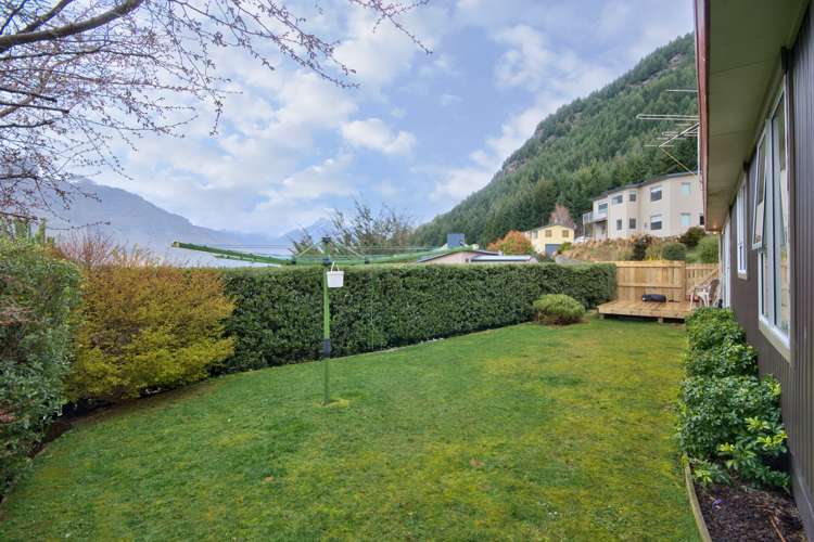 17c Arawata Terrace Fernhill/Sunshine Bay_5