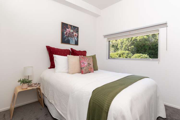 10 Saddleback Grove Karori_15