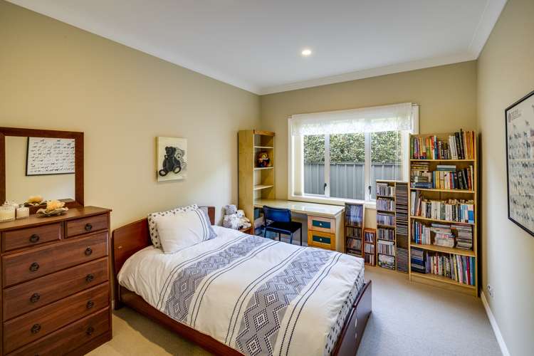 11 Heynes Place Clive_7