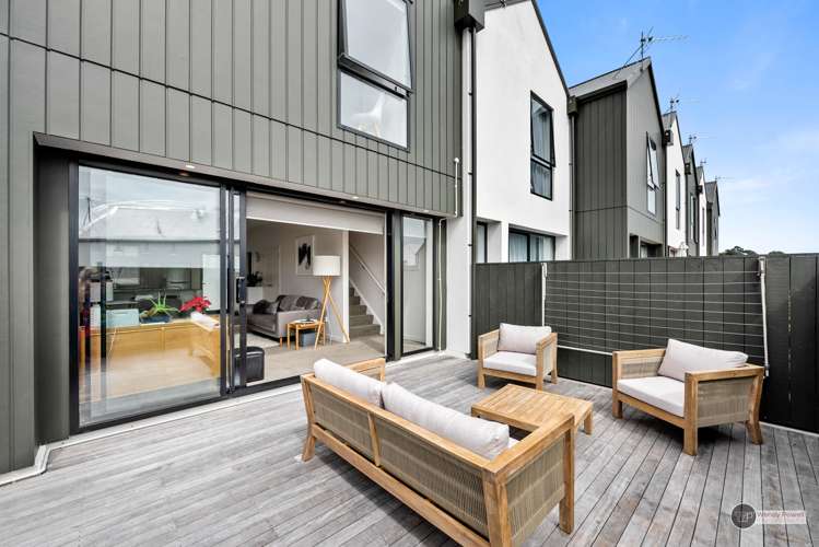 15/6 Oswald Crescent Paparangi_4