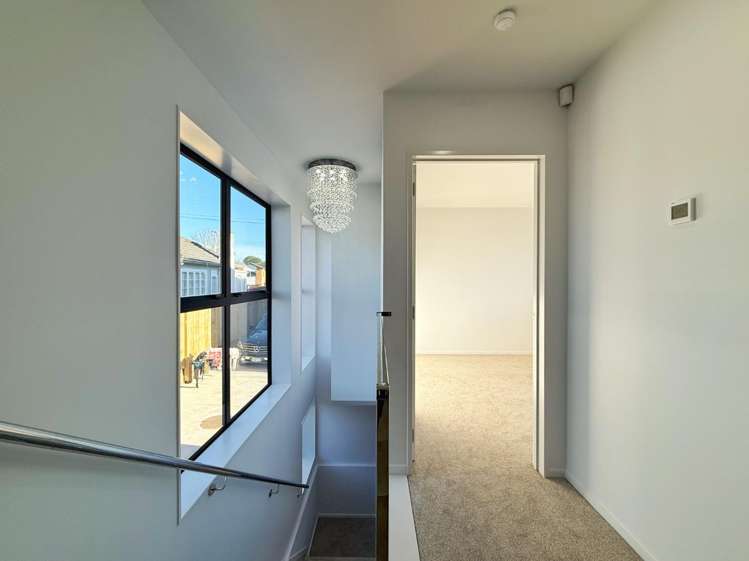 1566B Dominion Road Extension 10044_7