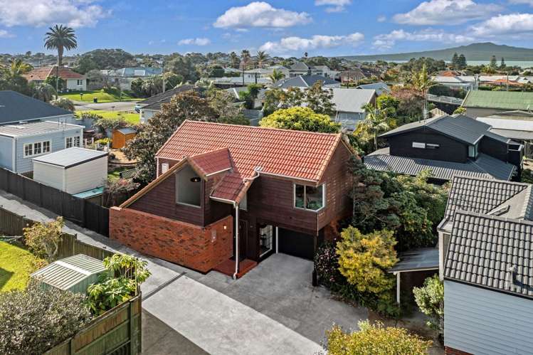 2/1 Aramoana Avenue_0