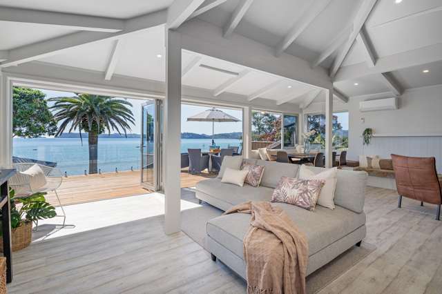 ABSOLUTE BEACHFRONT, ABSOLUTE PERFECTION