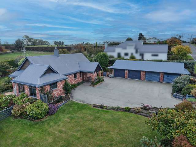 GARAGING GALORE - A RARE OPPORTUNITY!