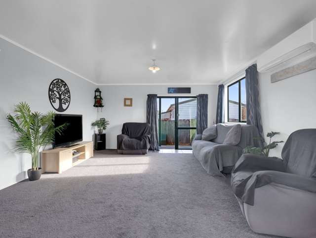 4 Bedroom  Family Home On 738sqm Freehold Section