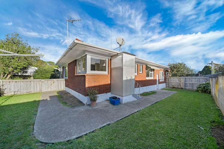 2/1 Chevis Place Pakuranga_16
