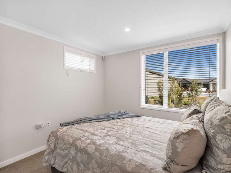 214/30 Bob Robertson Drive Woodend_11