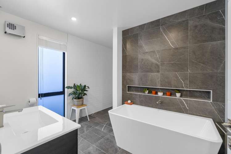 33 Lakeside Drive Pegasus_11