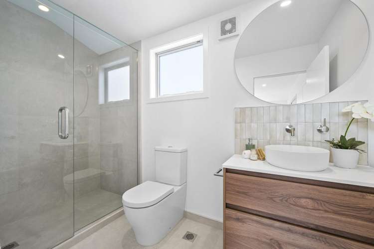 1-2/16 Bass Street Woolston_13