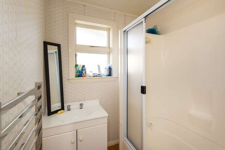 16 Bentley Street Russley_8