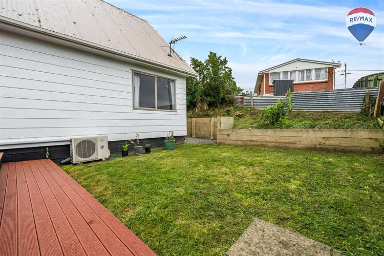 20A Levant Street Cannons Creek_15