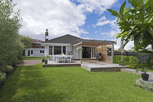 1/13 Essex Street Te Atatu South_1