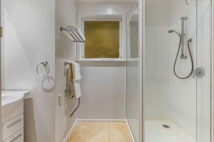 9 Hillary Heights Avenue Glendene_17