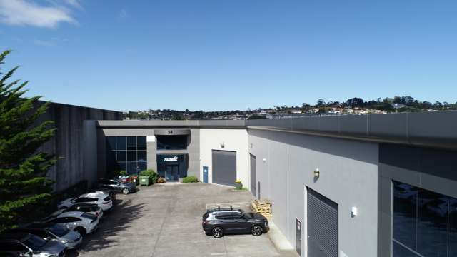 Modern office/warehouse offered for lease