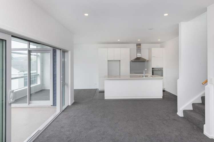 203/4 Reads Quay, Marinaview Gisborne_39