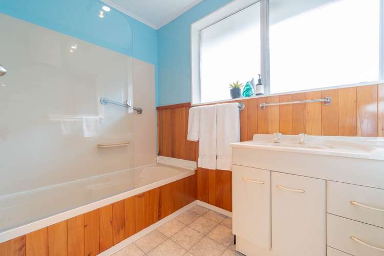 48 Westmere Place Manapouri_12