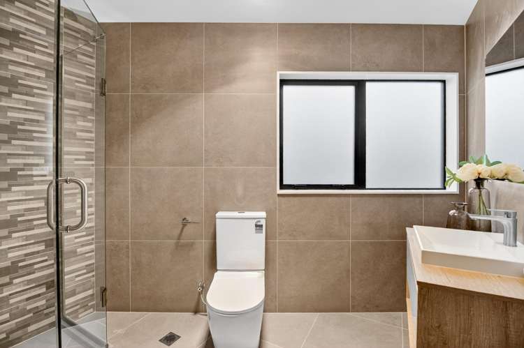 121D Vodanovich Road Te Atatu South_31