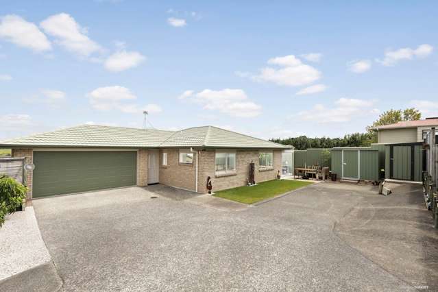 Exceptional 3-Bedroom Home with Double Interna...