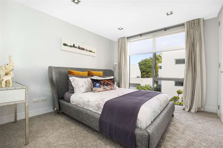 169 Lake Crescent Hamilton Lake_13