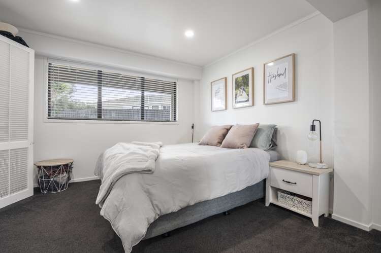 8 Leaming Place Clarks Beach_11