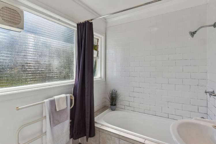 44 Menin Road Raumati South_24