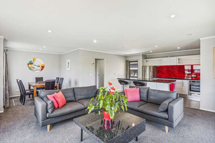 7 Adrian Grove Waikanae Beach_8