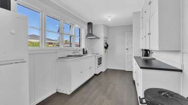 21 & 21B Ballantyne Ave_4