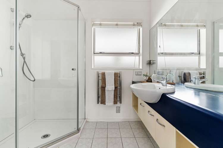 41 Gillett Place Botany Downs_15