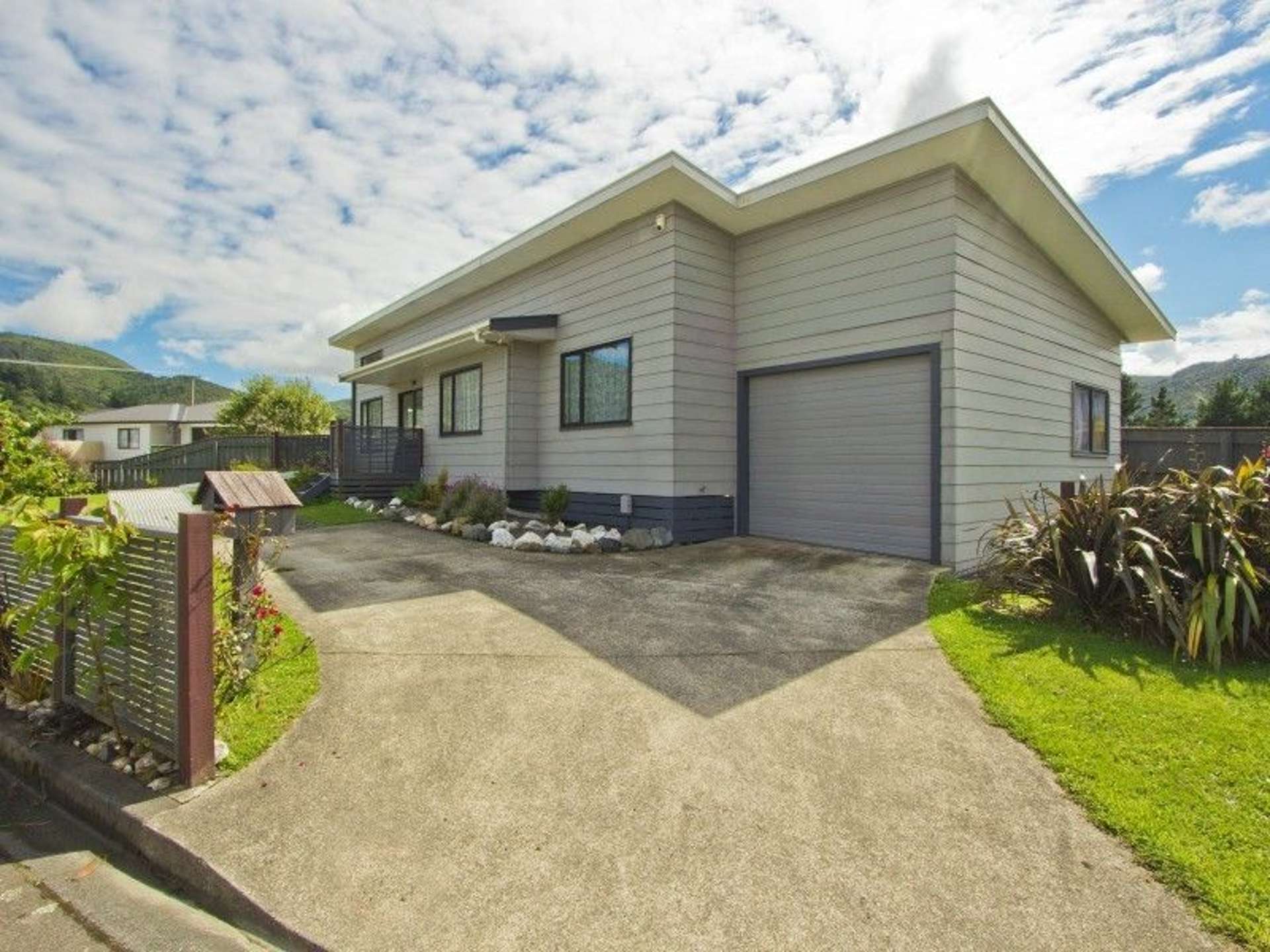 35 Grimsby Grove Wainuiomata_0